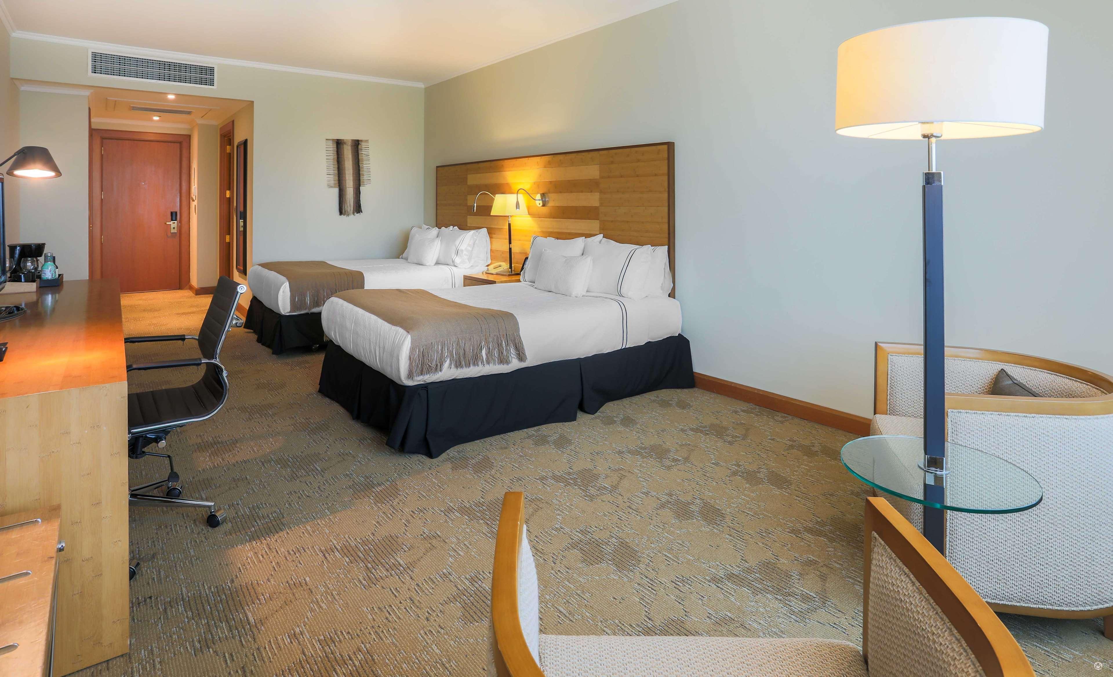 Sonesta Hotel Osorno Eksteriør bilde A room at the Hilton London Heathrow