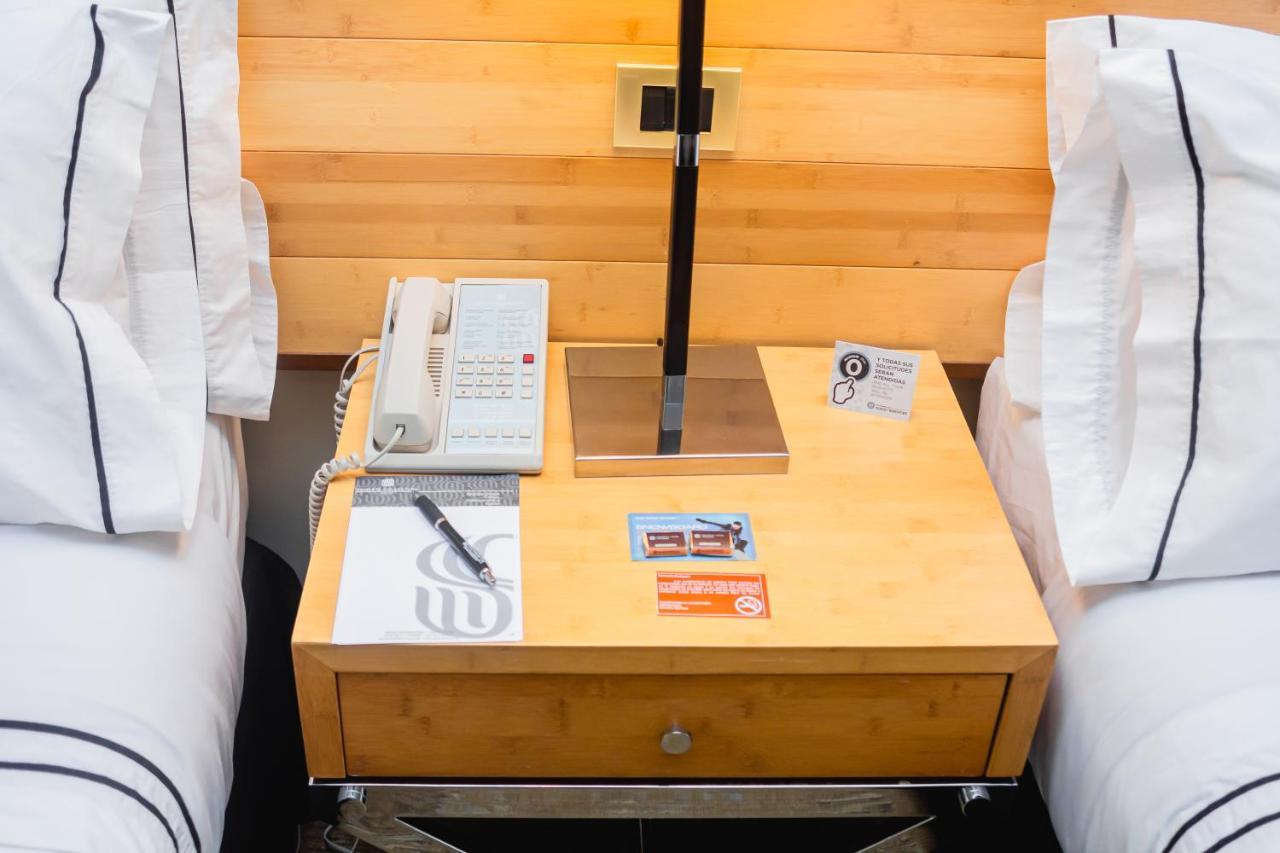 Sonesta Hotel Osorno Eksteriør bilde A bedside table