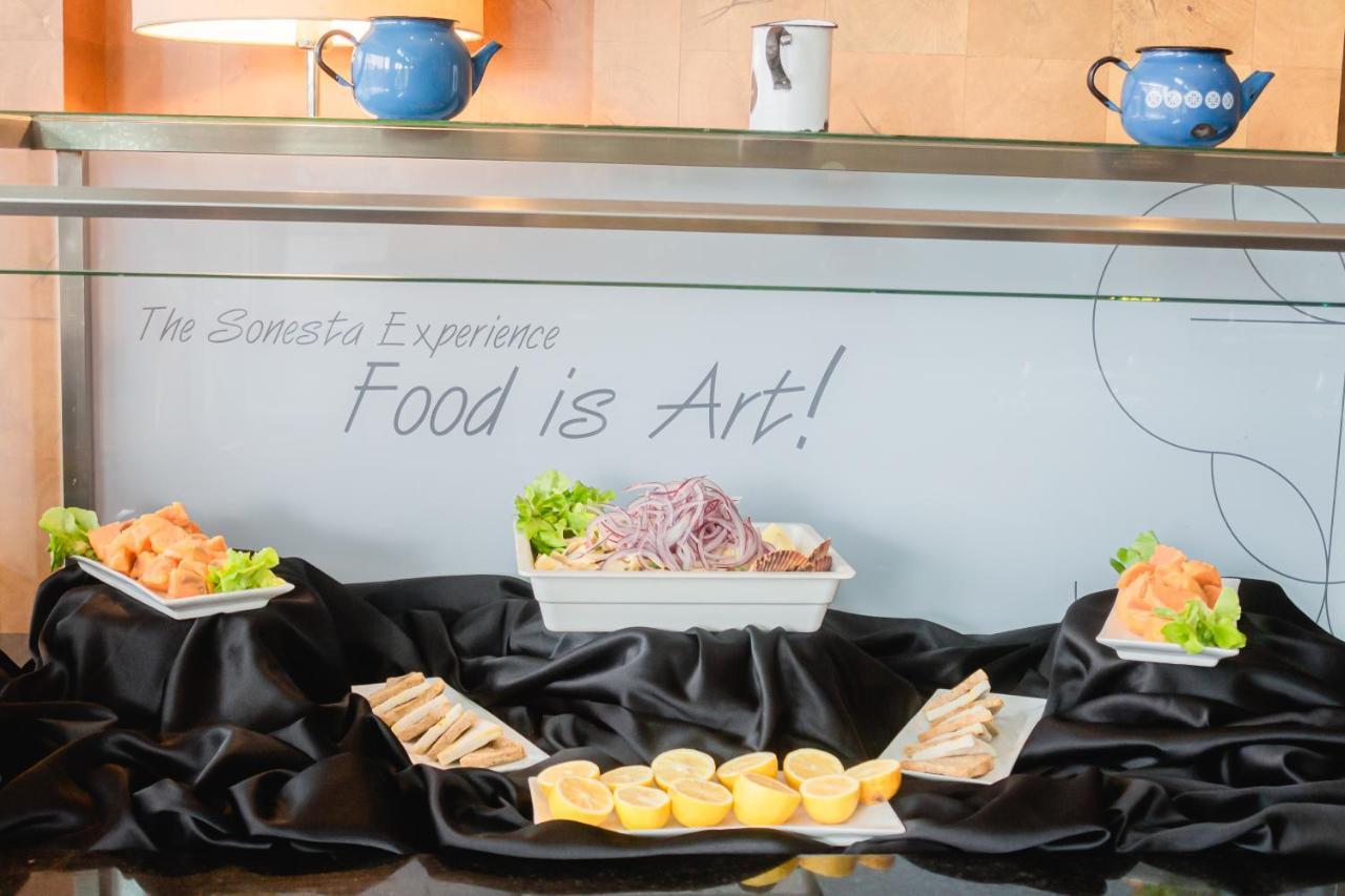 Sonesta Hotel Osorno Eksteriør bilde A buffet at a hotel